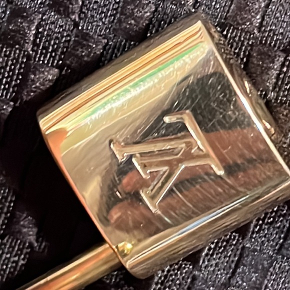 LOUIS VUITTON Paris Lock Necklace No key LV cuban necklace - Picture 9 of 13